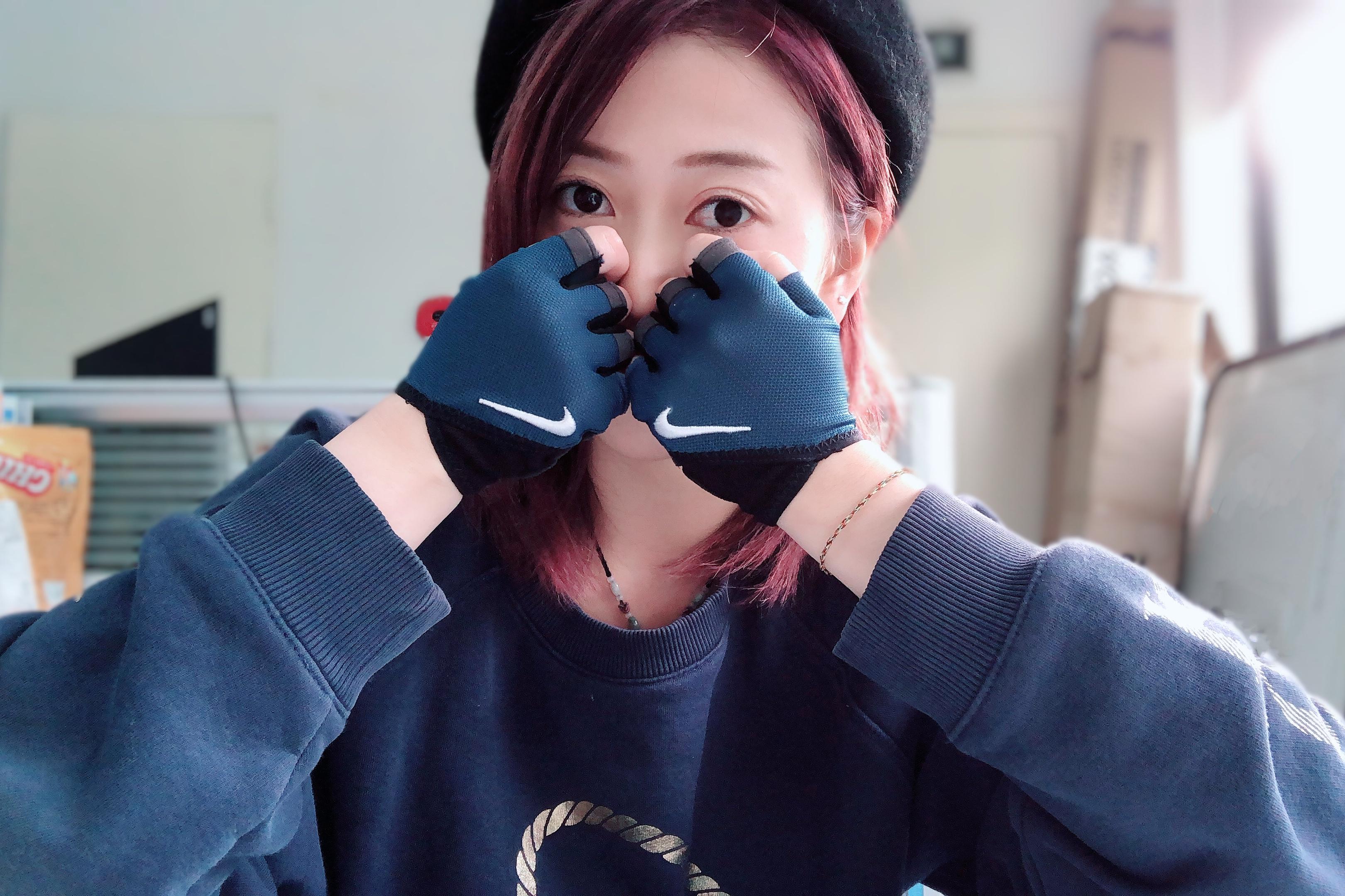 健身的手套_健身手套紧一点好还是松一点好_最好的健身手套