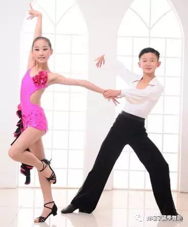 问鼎app官方下载 孩子几岁学拉丁舞合适 学拉丁舞的好处与坏处