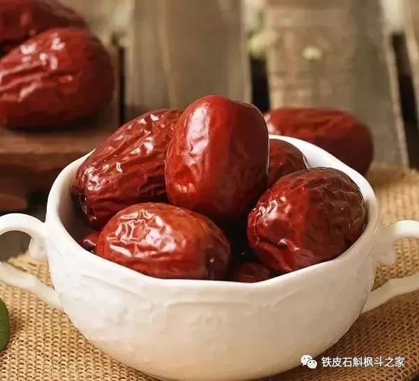 喝枸杞脸变黑_得枸杞喝长期皮肤黑好还是不好_长期喝黑枸杞皮肤好得不得了