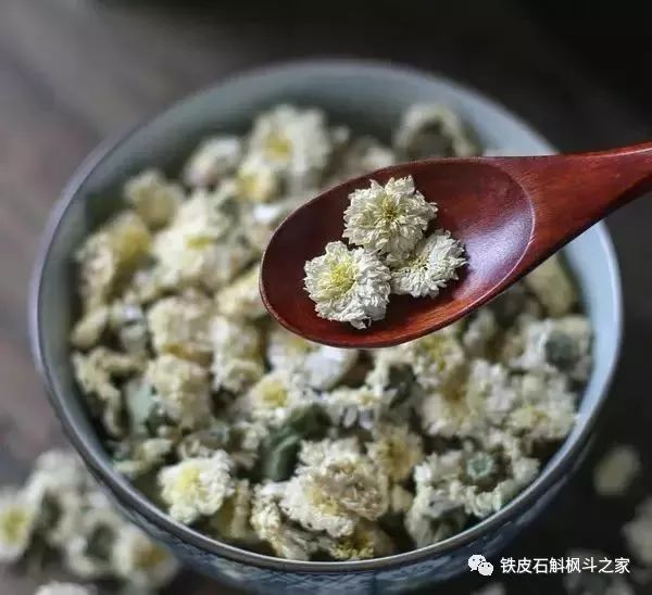 得枸杞喝长期皮肤黑好还是不好_喝枸杞脸变黑_长期喝黑枸杞皮肤好得不得了
