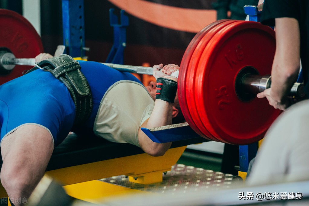 健身手套紧点好还是松点好_健身手套要贴紧还是松_健身用手套