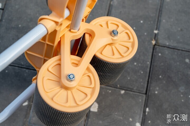 每天用这个健腹轮锻炼核心肌群,实现瘦肚目标_新浪众测