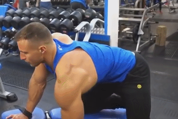 哑铃健身椅什么牌子好_哑铃动作详解_哑铃全身训练