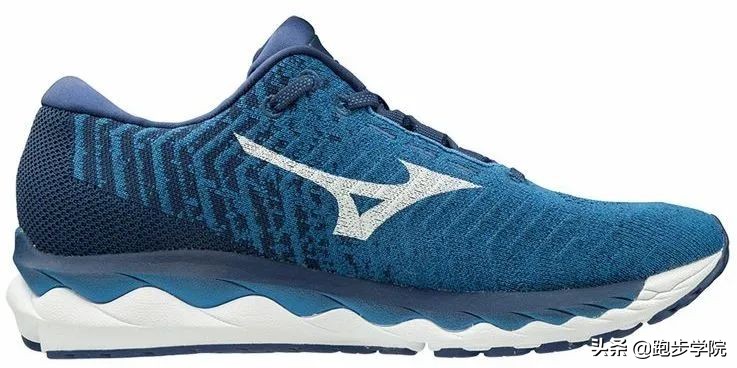 夏季跑步鞋选择指南_什么牌子跑步机质量好_跑鞋透气性测试