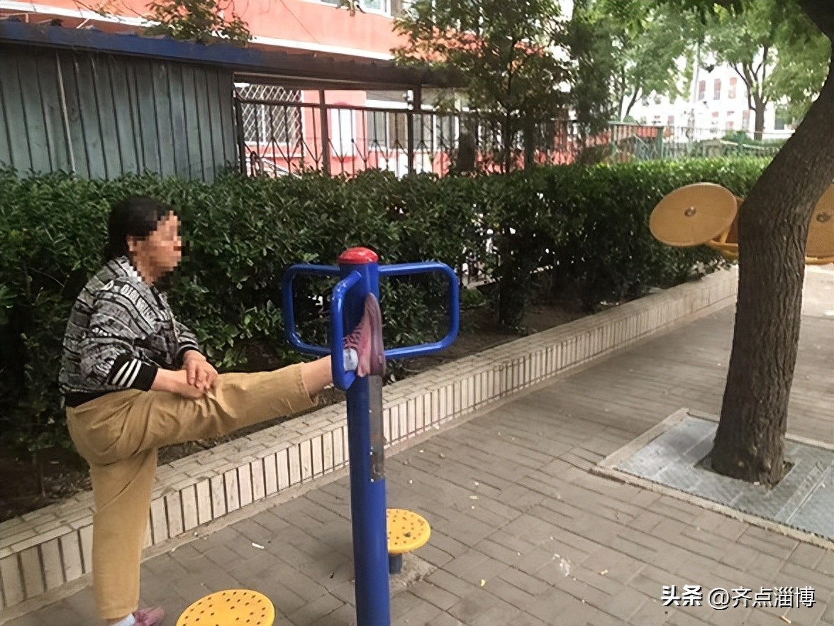 问鼎娱乐电子游戏 社区健身器怎么都成了“压腿神器”