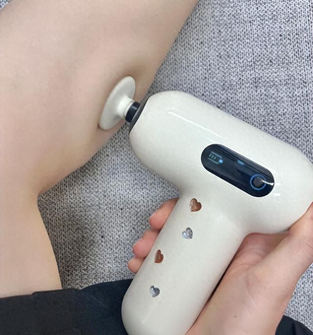 新澳门天天免费谜语解法答案 筋膜枪别只用来按摩了，换个思路就是“家务神器”，太好用了！