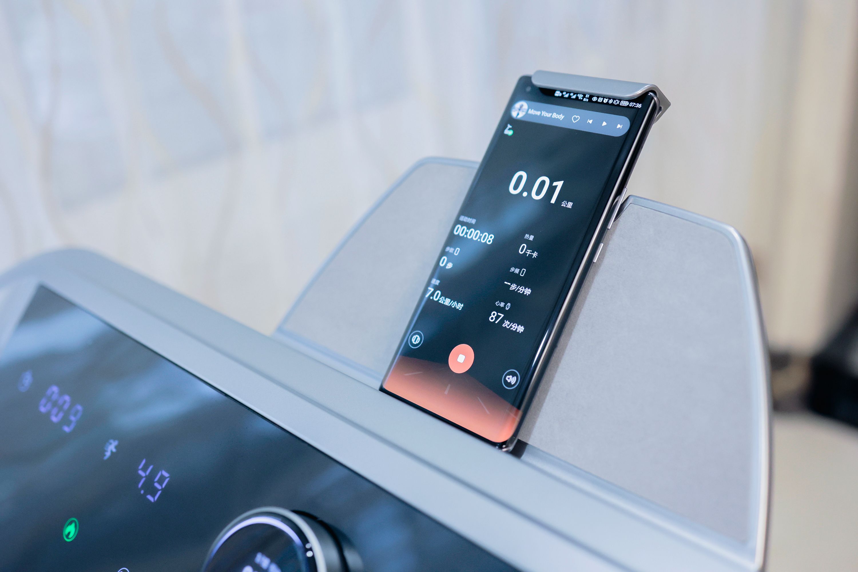 家用跑步机什么牌子的好_荣耀亲选磁悬浮减震跑步机免安装收纳设计_荣耀亲选磁悬浮减震跑步机品质做工分析