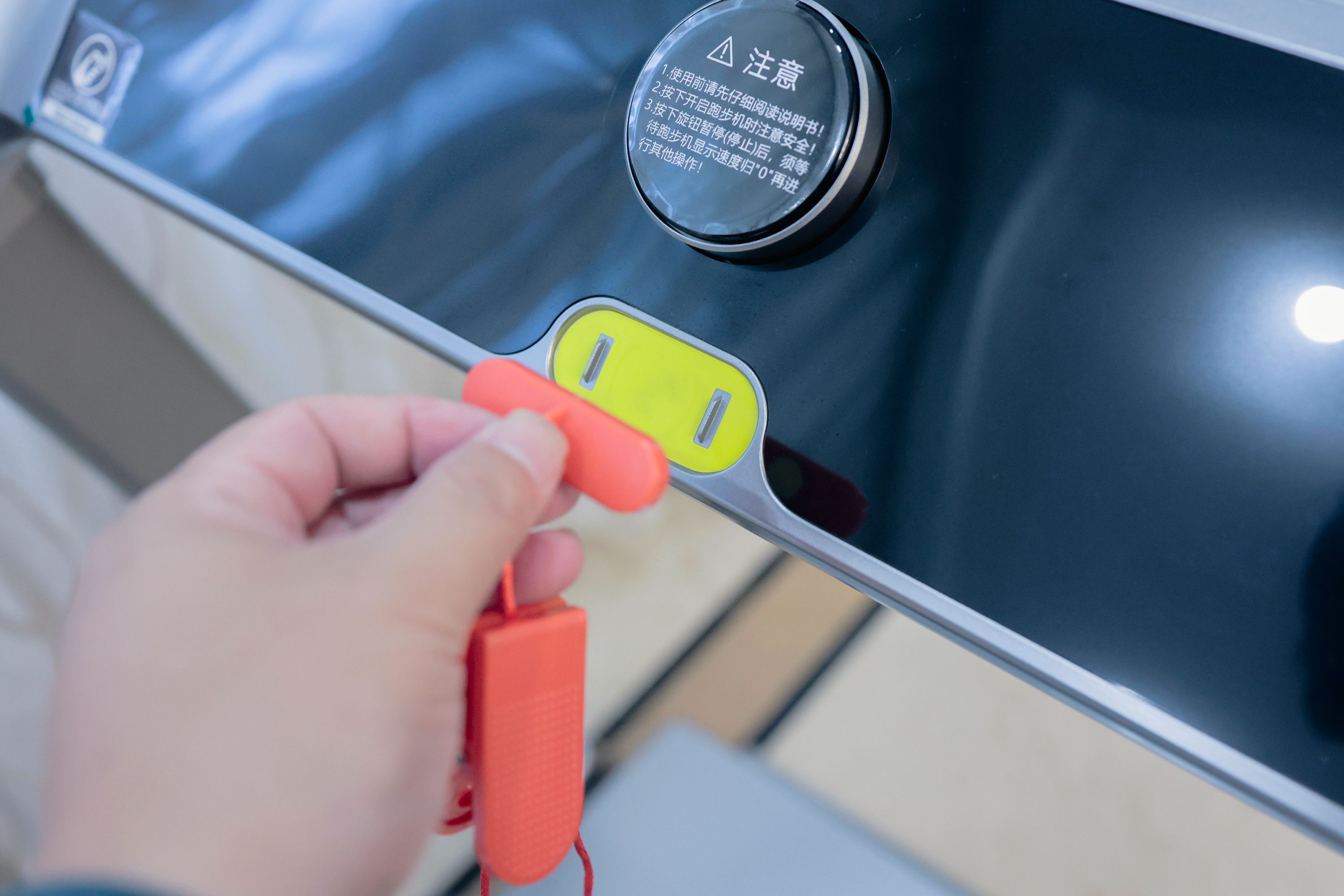 荣耀亲选磁悬浮减震跑步机品质做工分析_家用跑步机什么牌子的好_荣耀亲选磁悬浮减震跑步机免安装收纳设计