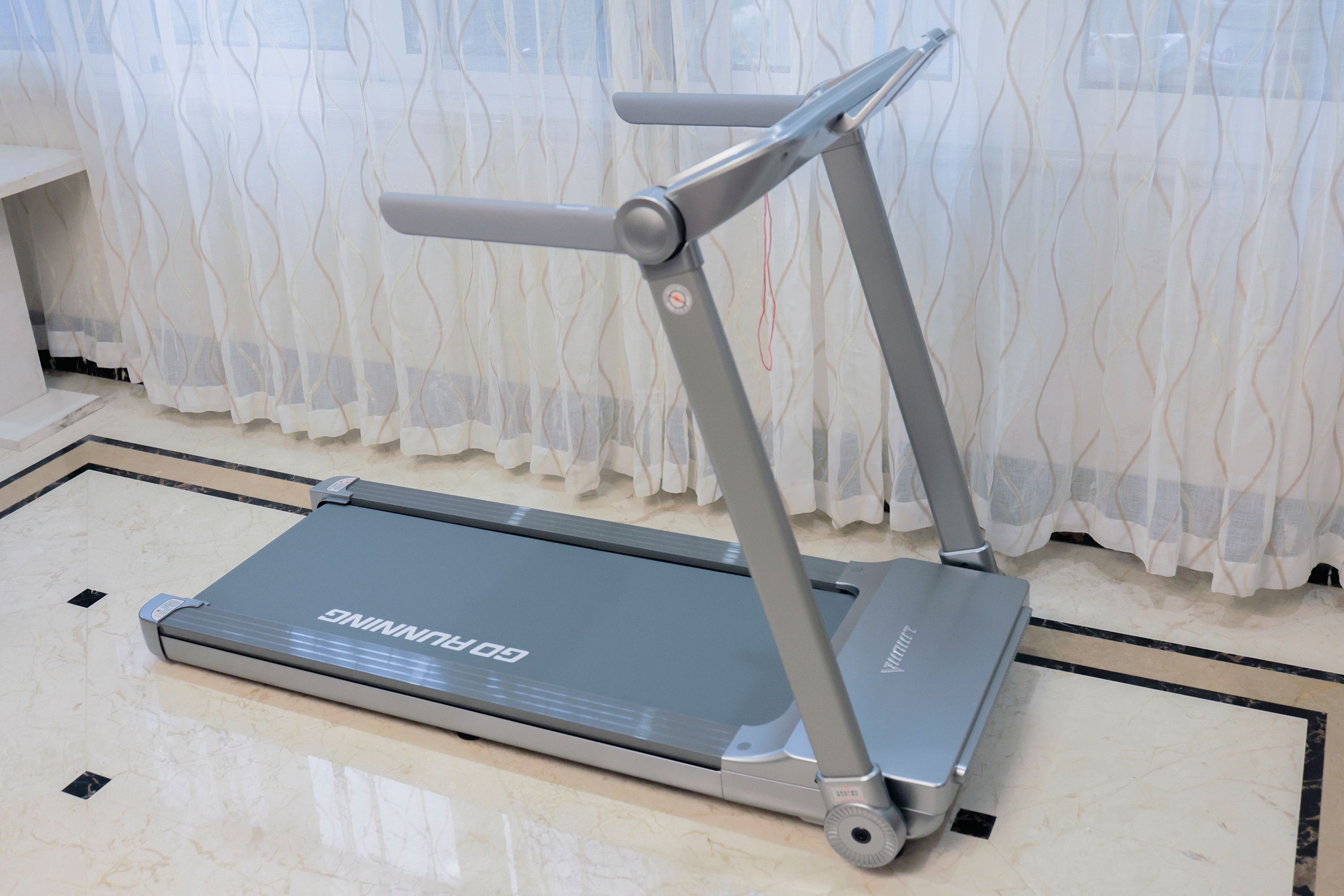 家用跑步机什么牌子的好_荣耀亲选磁悬浮减震跑步机免安装收纳设计_荣耀亲选磁悬浮减震跑步机品质做工分析