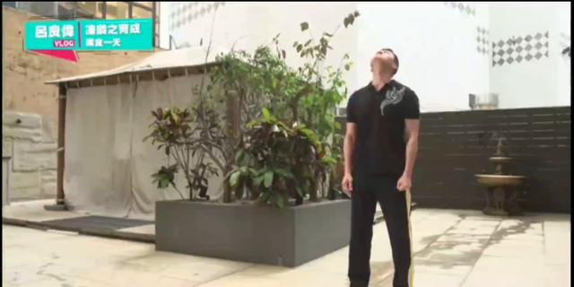 动态热身膝盖损伤预防_健身椅锻炼方法_晨练膝盖保护