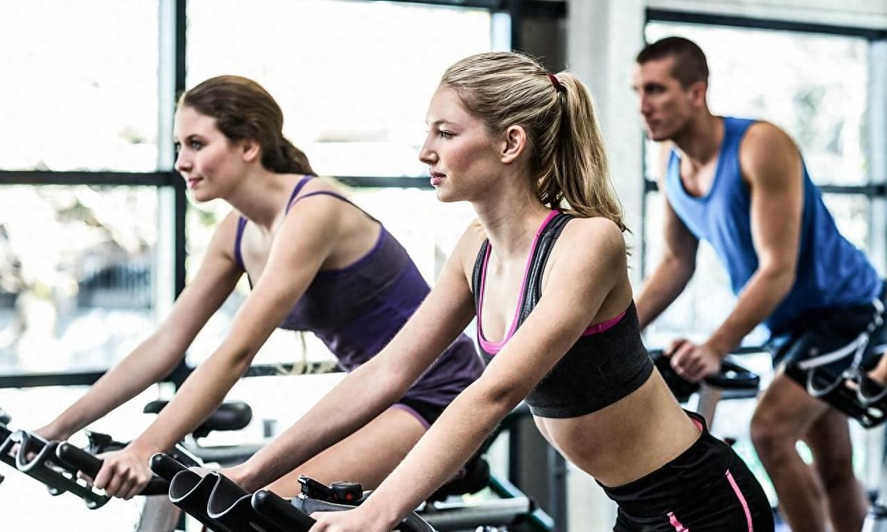 深蹲硬拉引体推举卧推划船_健身椅锻炼方法_健身王牌动作