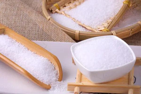 用盐去黑头的正确方法_盐水去黑头方法_去黑头小窍门