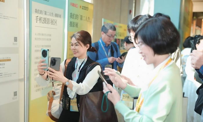 银龄兴趣学习_第二人生艺术节_中老年人学唱歌