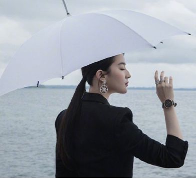 面部线条流畅_饱满额头_女人显老脸部特征苹果肌