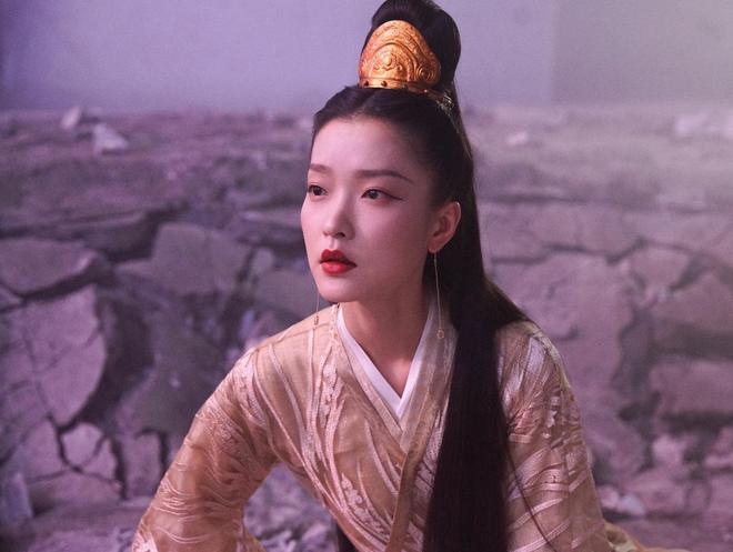 面部线条流畅_女人显老脸部特征苹果肌_饱满额头