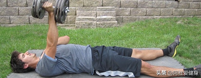哑铃健身椅什么牌子好_地板哑铃卧推肩部训练_卧推肩膀疼痛缓解