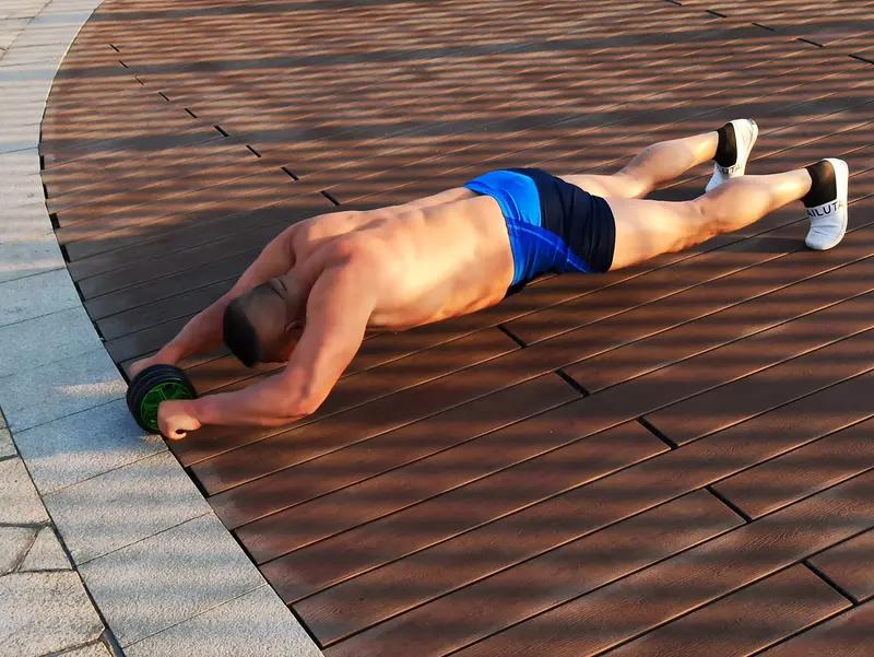 健腹轮正确发力_健腹轮训练技巧_腹肌要练多久才有效果